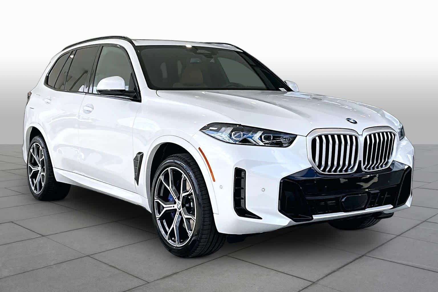 New 2026 Mineral White Metallic BMW sDrive40i image 2