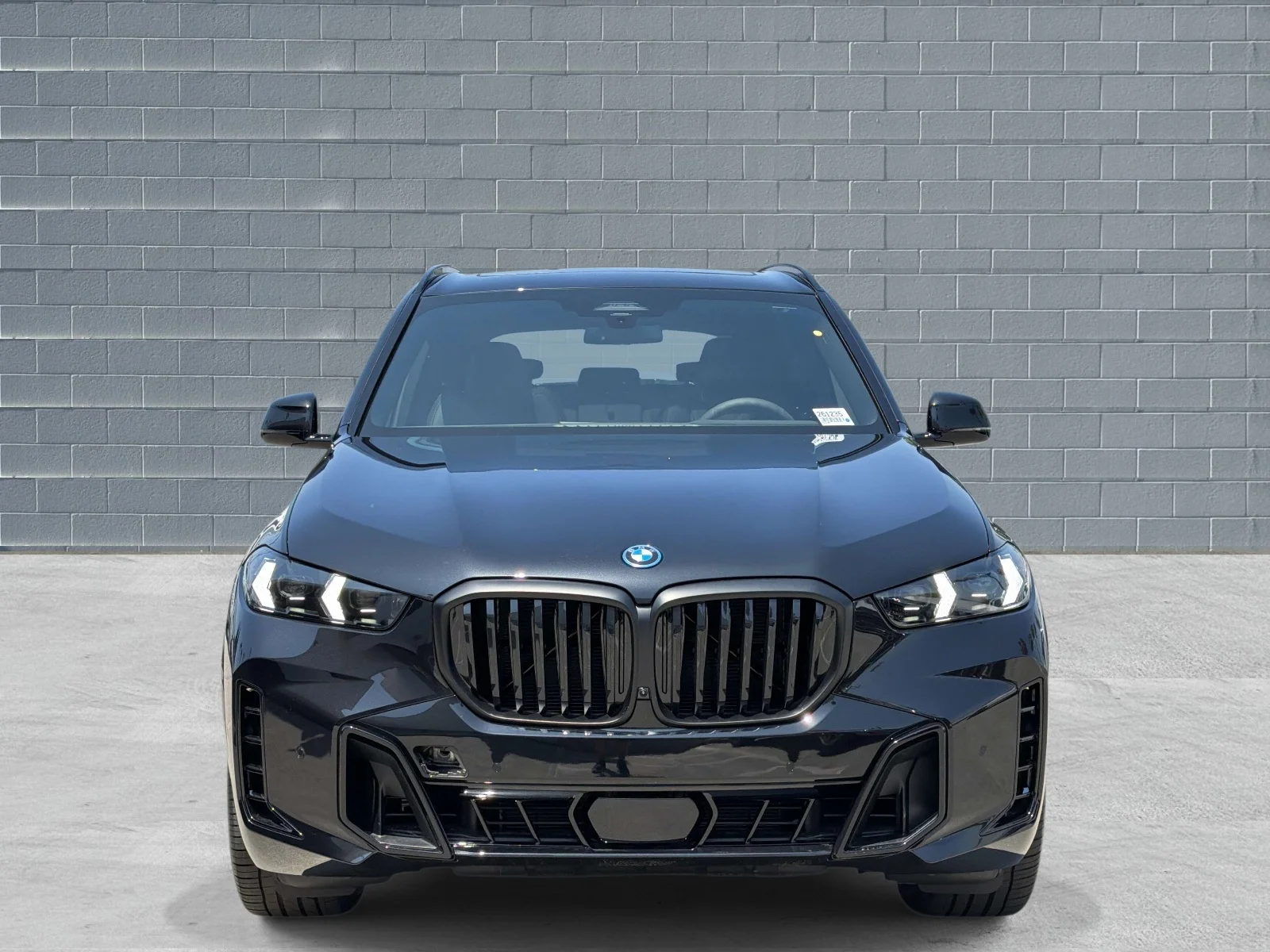 New 2026 Black Sapphire Metallic BMW xDrive50e Plug-In Hybrid image 2