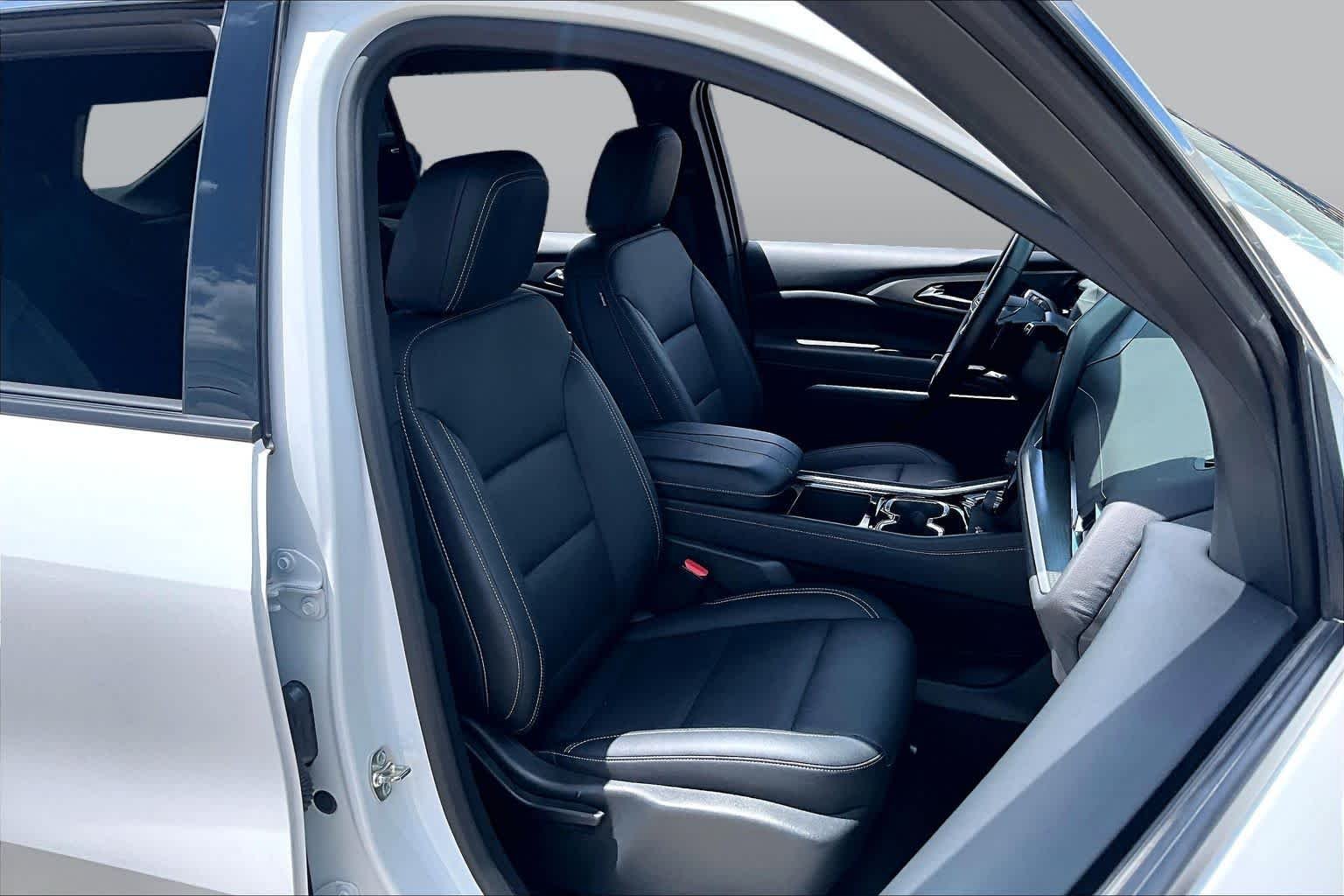 Used 2026 Summit White Chevrolet LT image 9