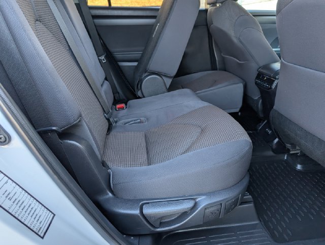 Used 2023 Off-white Toyota LE image 23