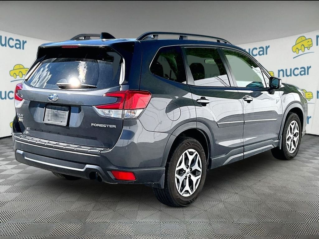 Used 2024 Gray Metallic Subaru Premium image 6