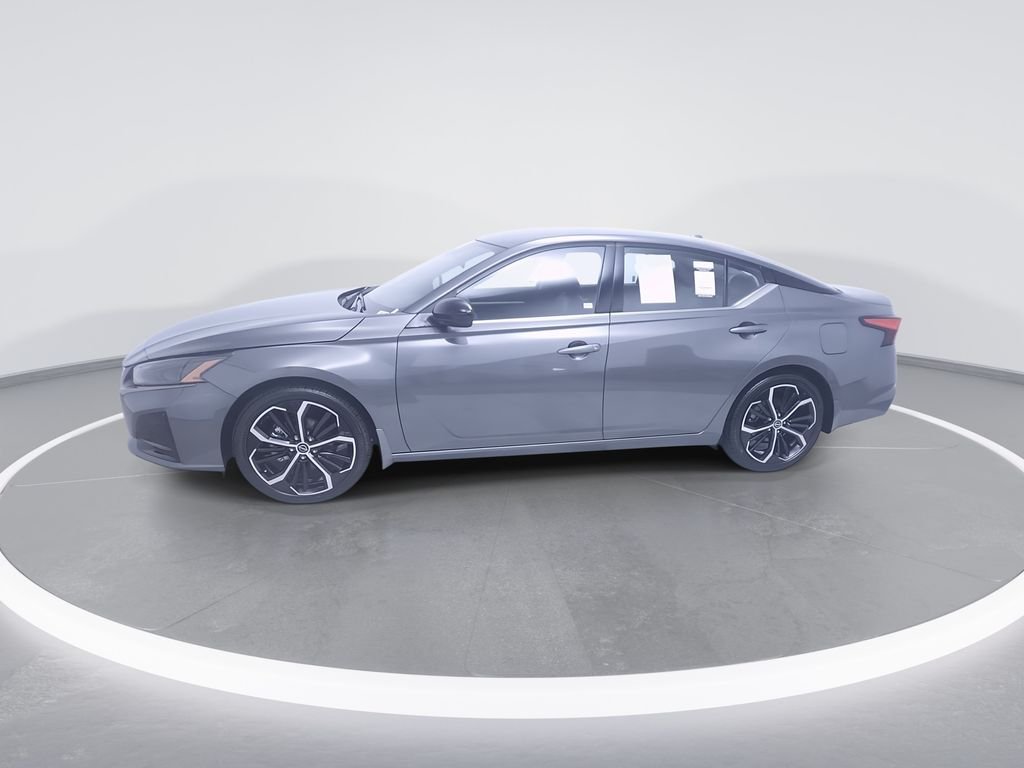 Used 2025 Gray Nissan 2.5 SR image 4