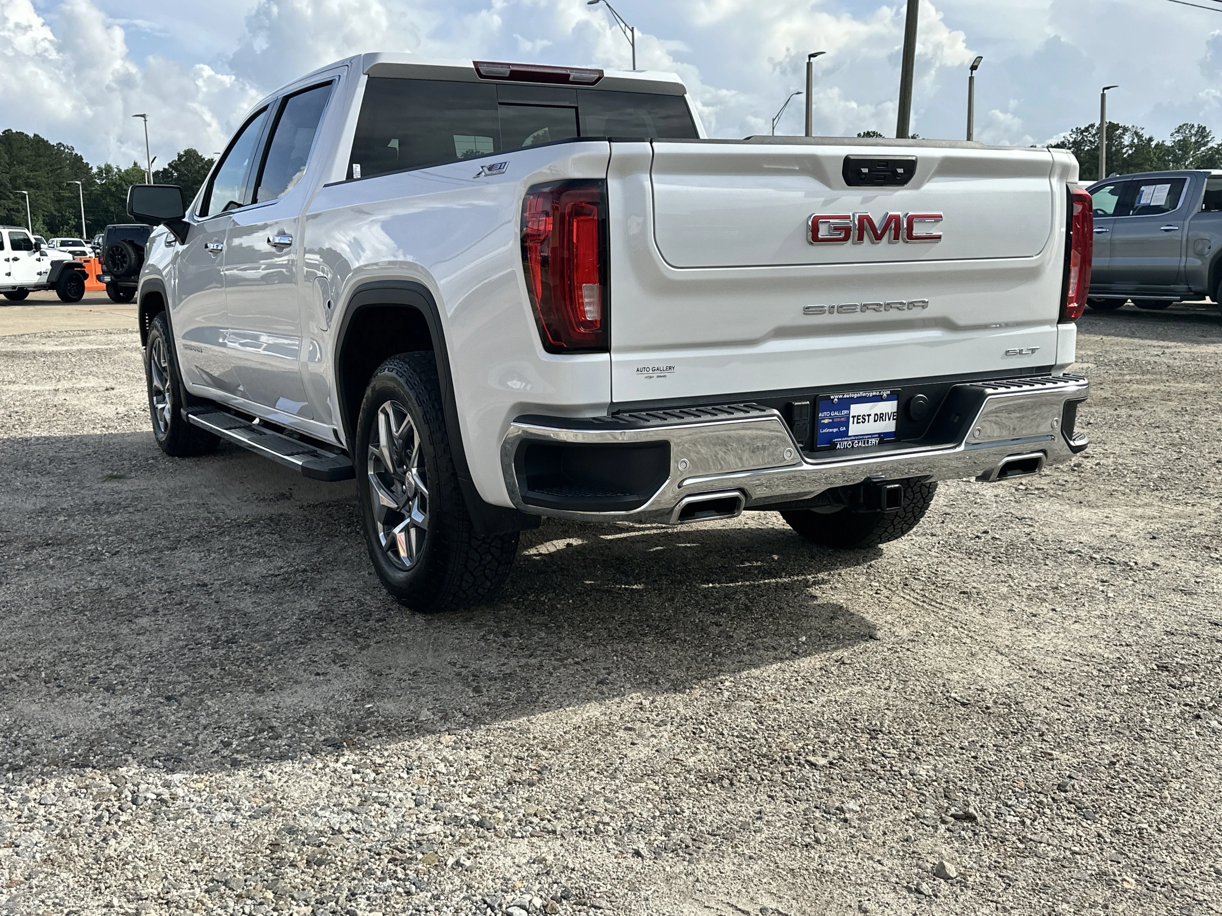 Certified Used 2025 White Frost Tricoat GMC SLT image 7