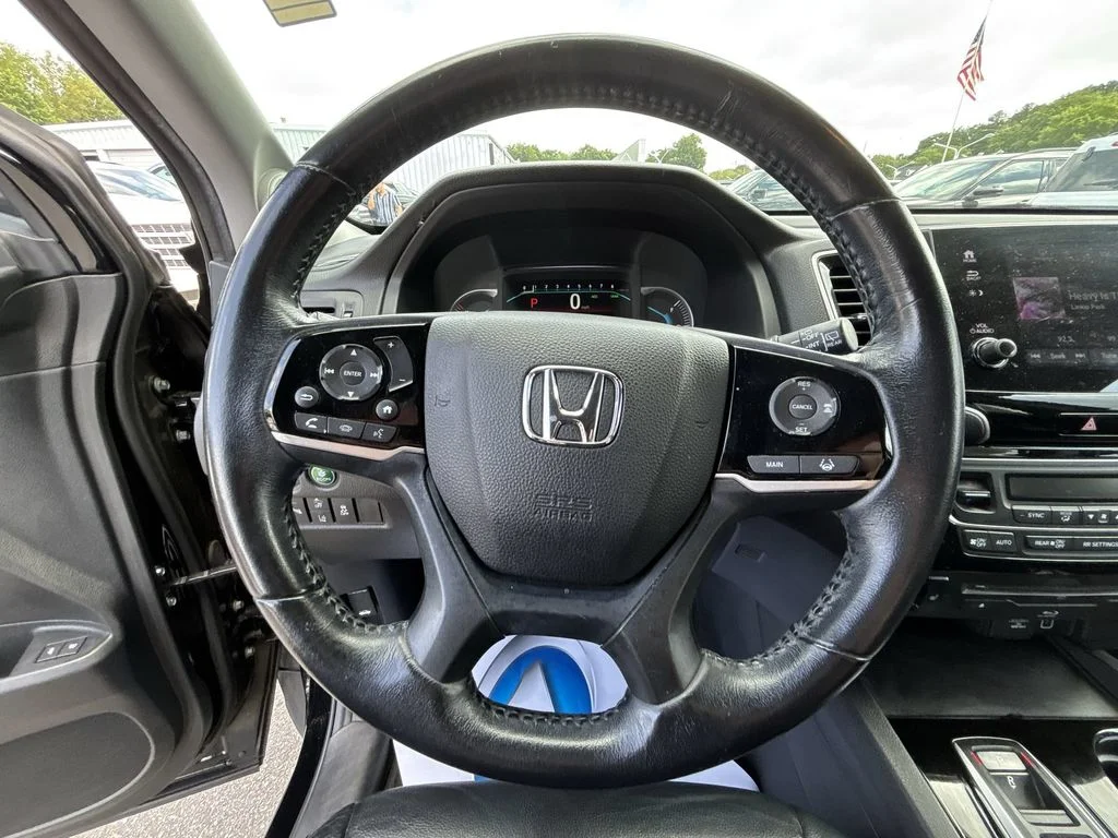 Used 2020  Honda Touring image 11