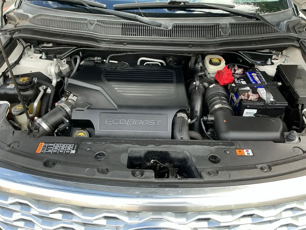 Used 2016 White Ford Platinum image 24