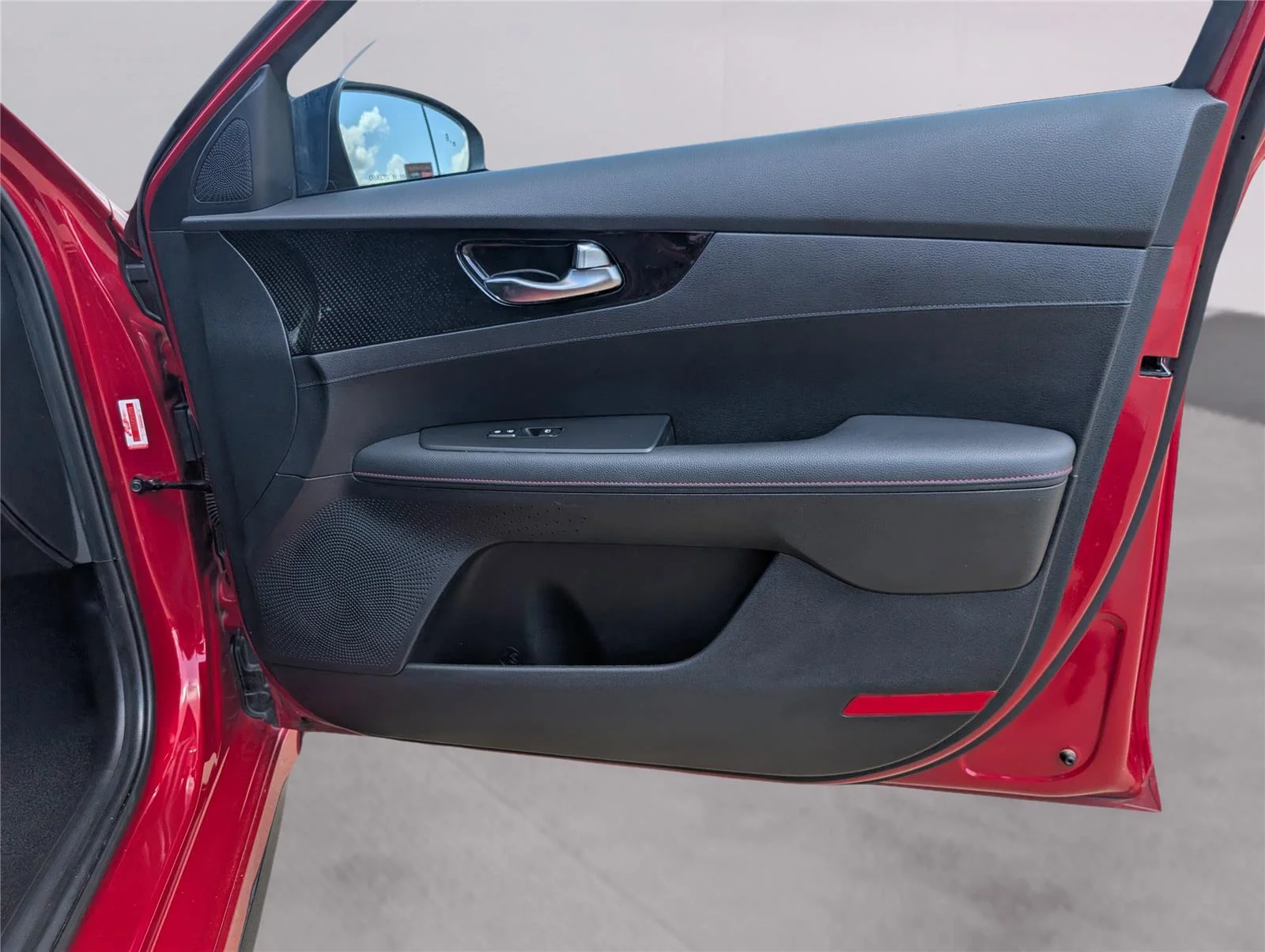 Used 2022 Currant Red Kia GT image 18