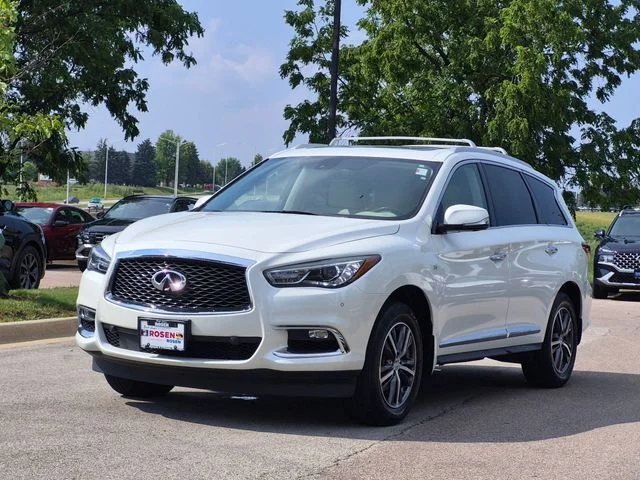 Used 2017 White INFINITI Base image 3