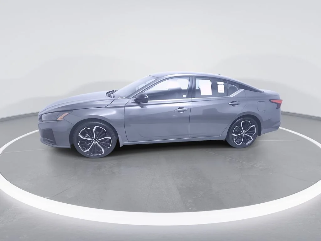 Used 2025 Gray Nissan 2.5 SR image 4