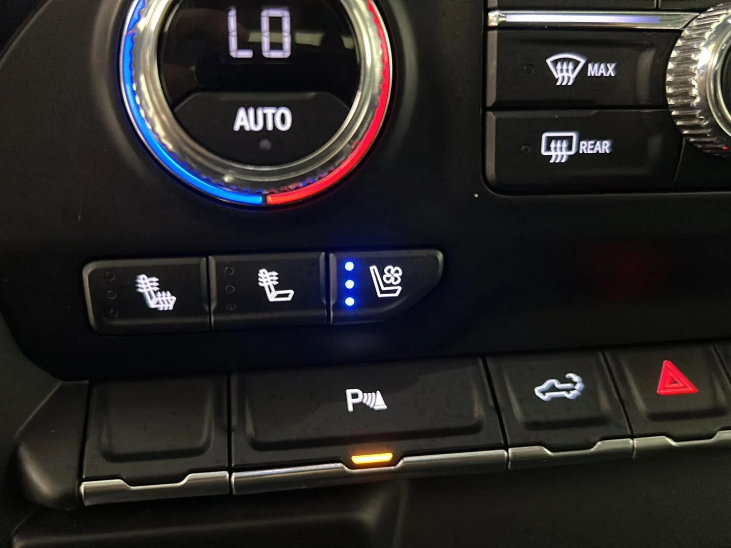 Used 2021 Summit White GMC AT4 image 30