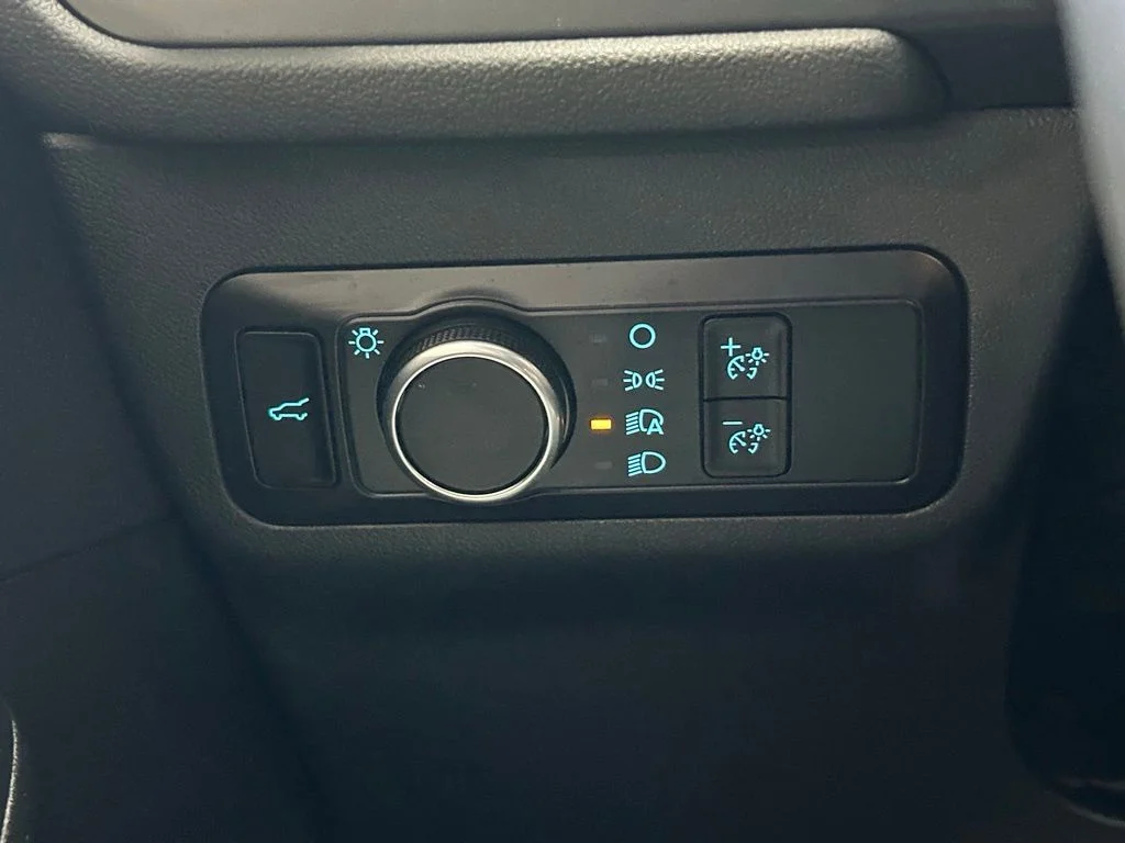 Used 2023 Oxford White Ford Active image 20