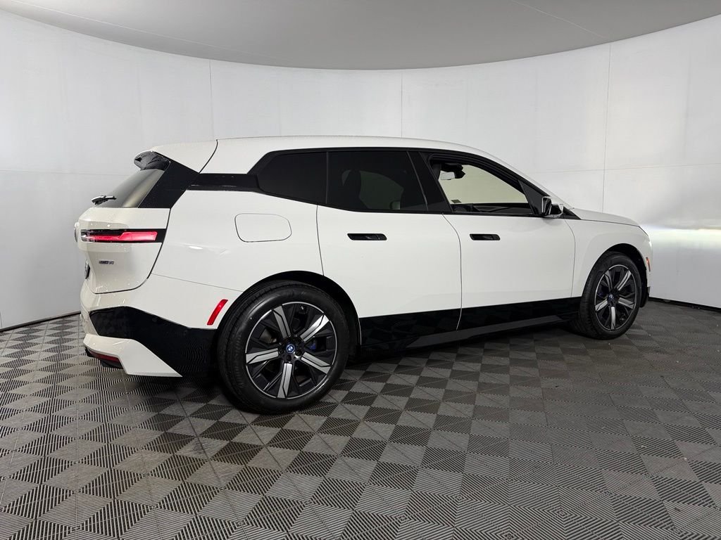 Used 2023 White BMW xDrive50 image 6