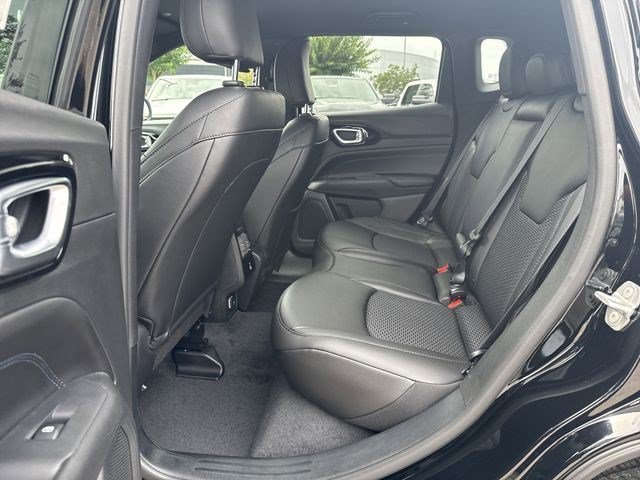 New 2026 Diamond Black Crystal Pearl-Coat Exterior Paint Jeep Latitude image 26