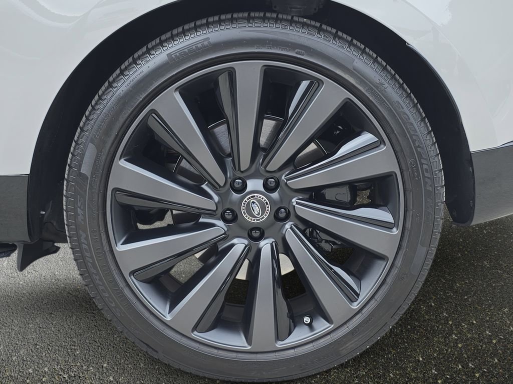 2025 Land Rover Range Rover SV - Photo 35