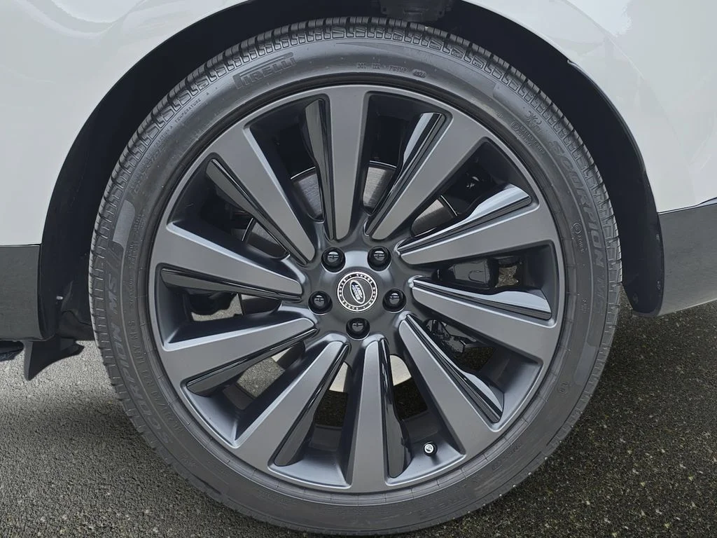 2025 Land Rover Range Rover SV - Photo 35