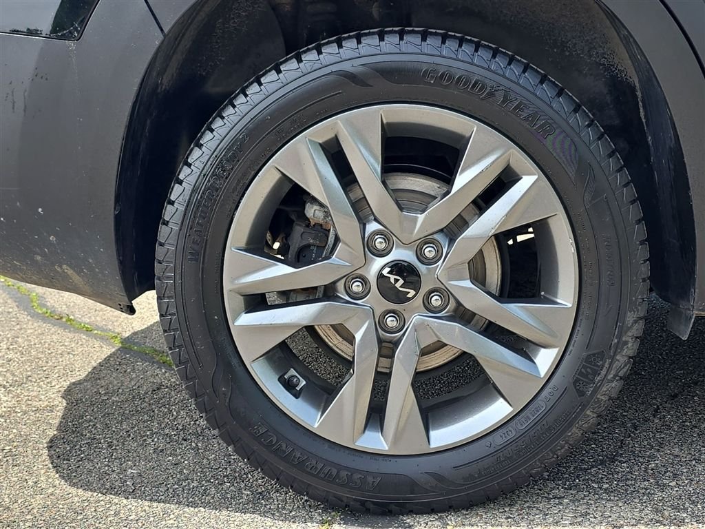 Used 2022 Black Kia LX image 11