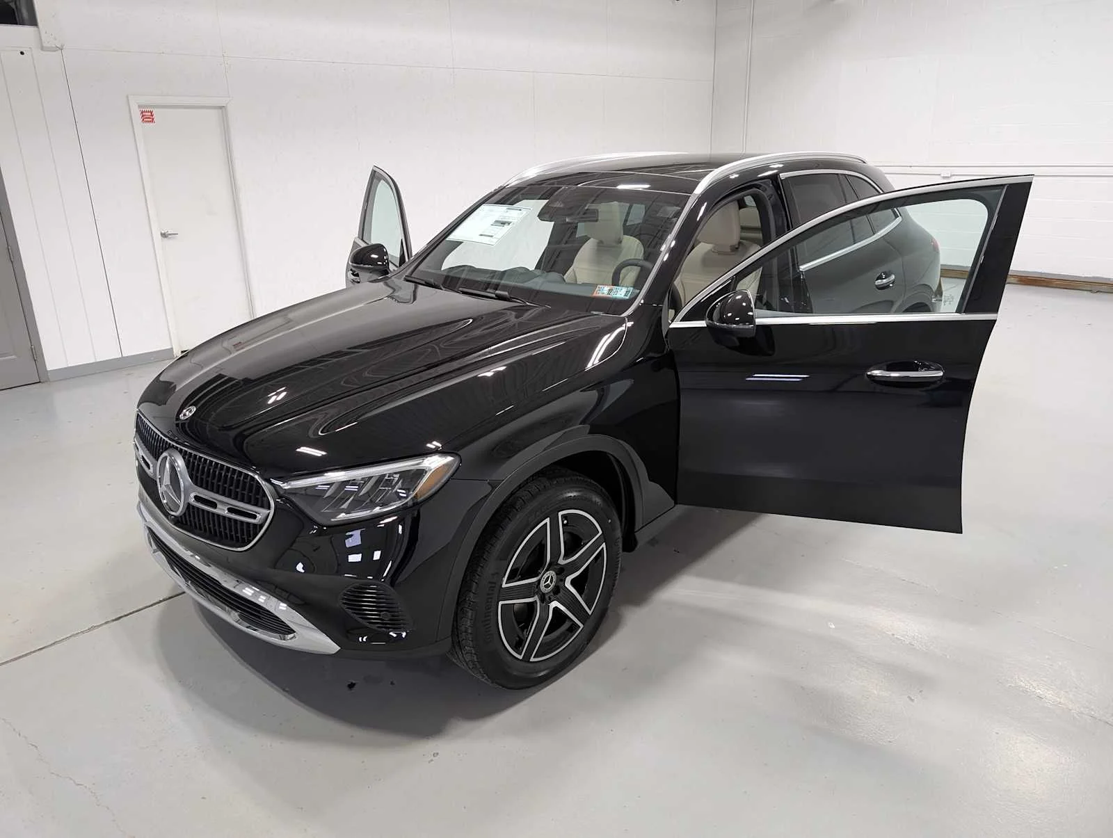 Certified Used 2026 Obsidian Black Metallic Mercedes-Benz GLC 300 image 15