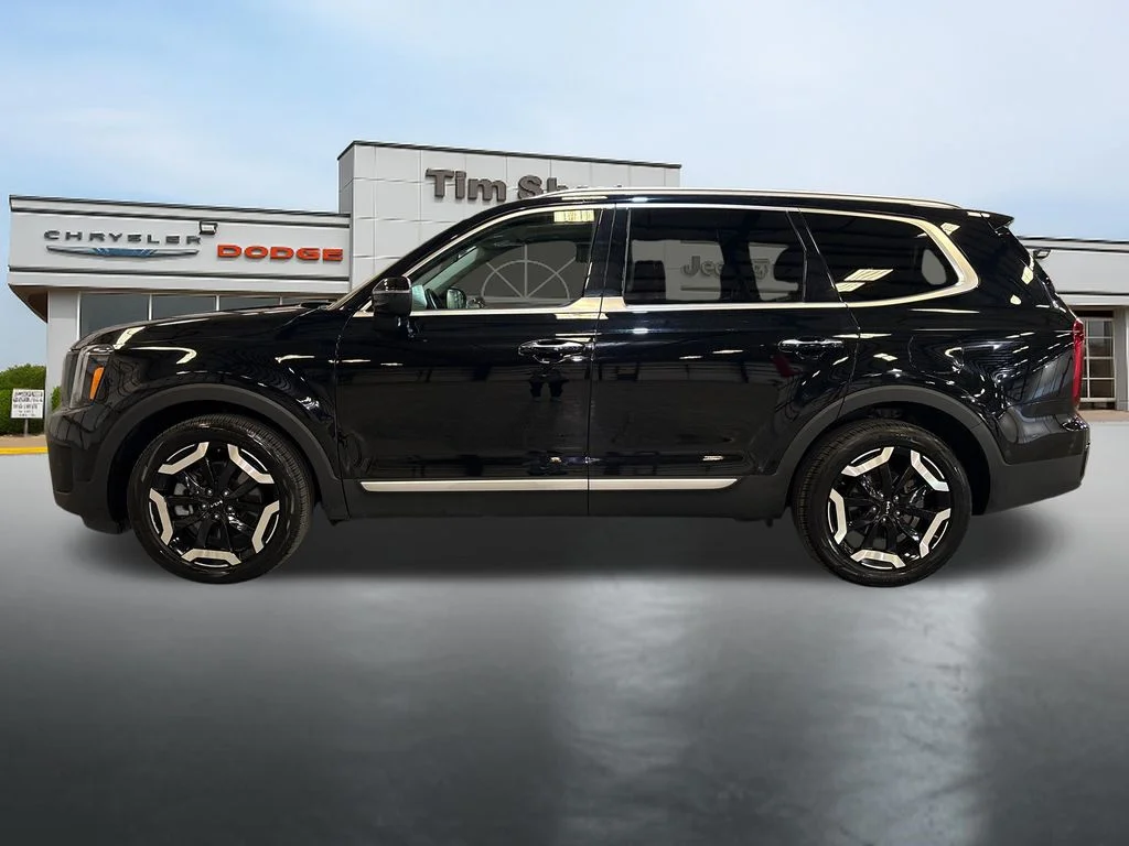 Used 2025 Black Kia S image 2