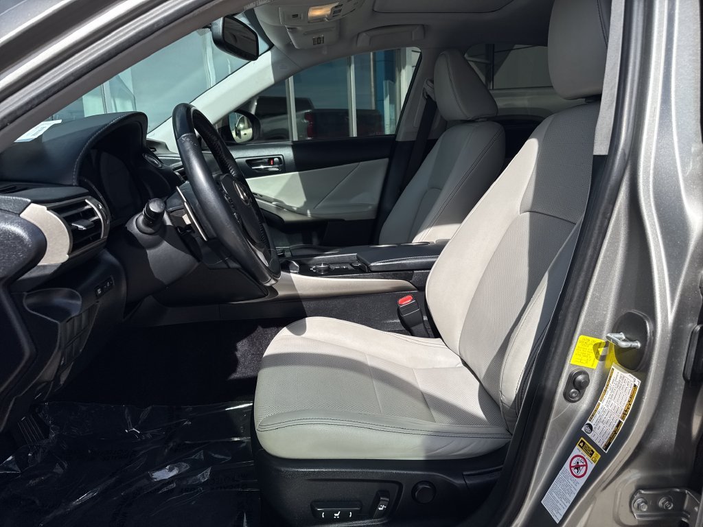 Used 2014 Atomic Silver Lexus 4DR SDN RWD image 9