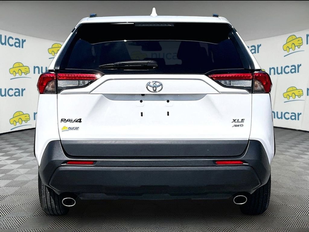 Used 2025 White Toyota XLE image 5