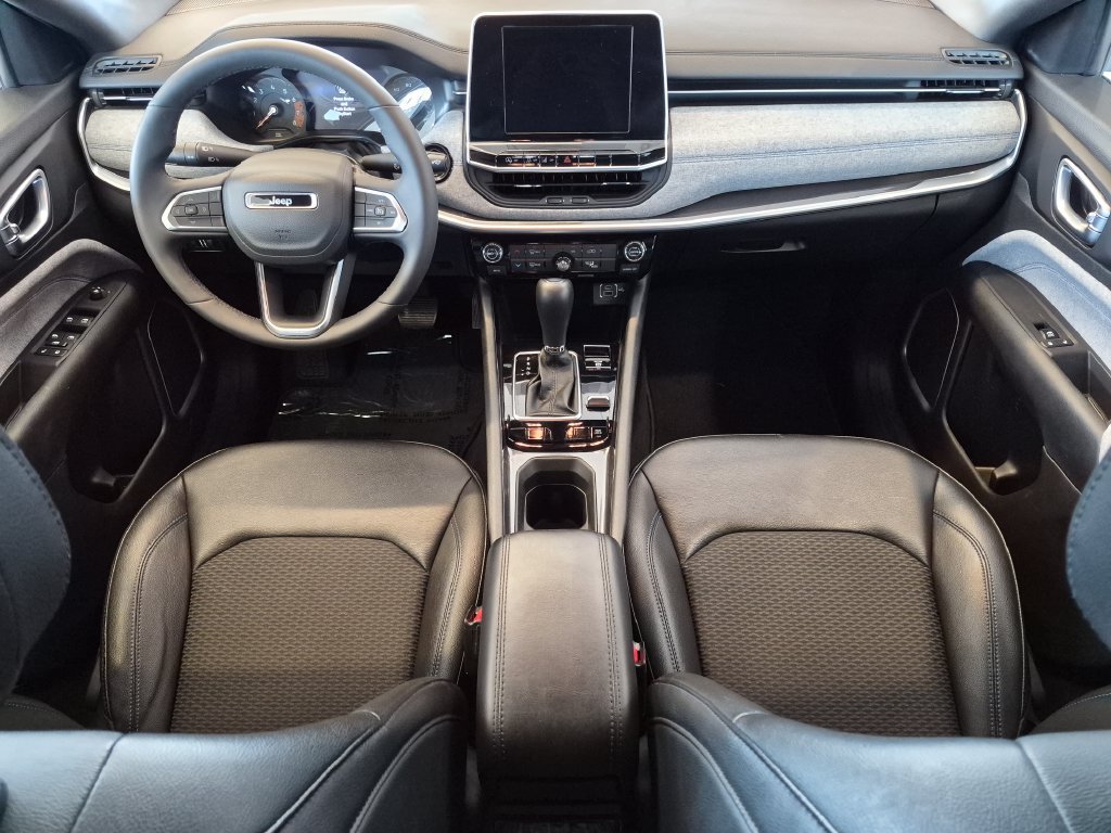 Used 2025 White Jeep Latitude image 25