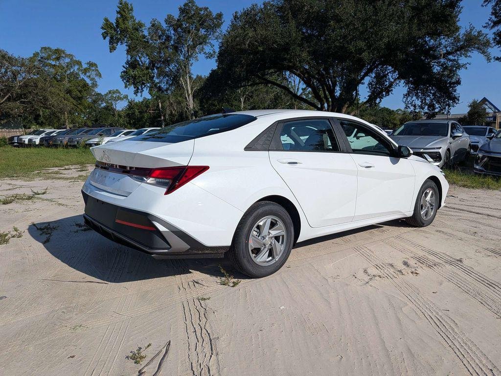 New 2026 White Hyundai SE image 3