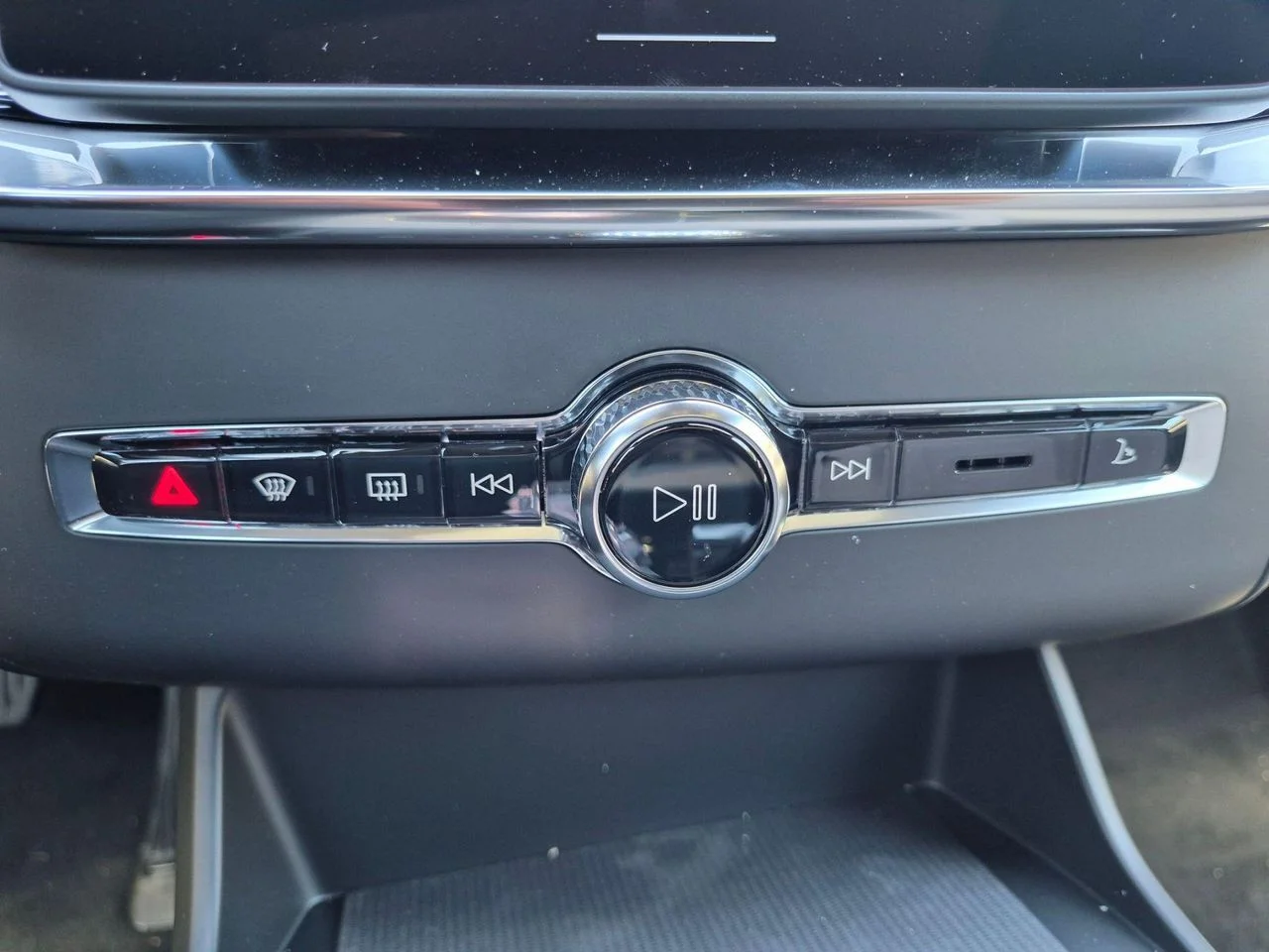 New 2026 Onyx Black Volvo Core image 9