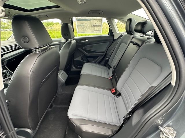 New 2026 Platinum Gray Metallic Volkswagen 1.5T SE image 27