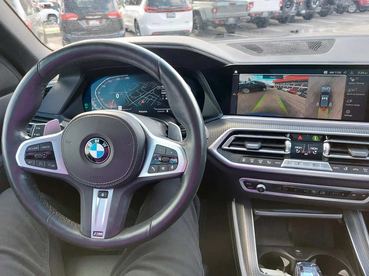 Used 2022 Blue BMW xDrive40i Sports Activity Vehicle image 19