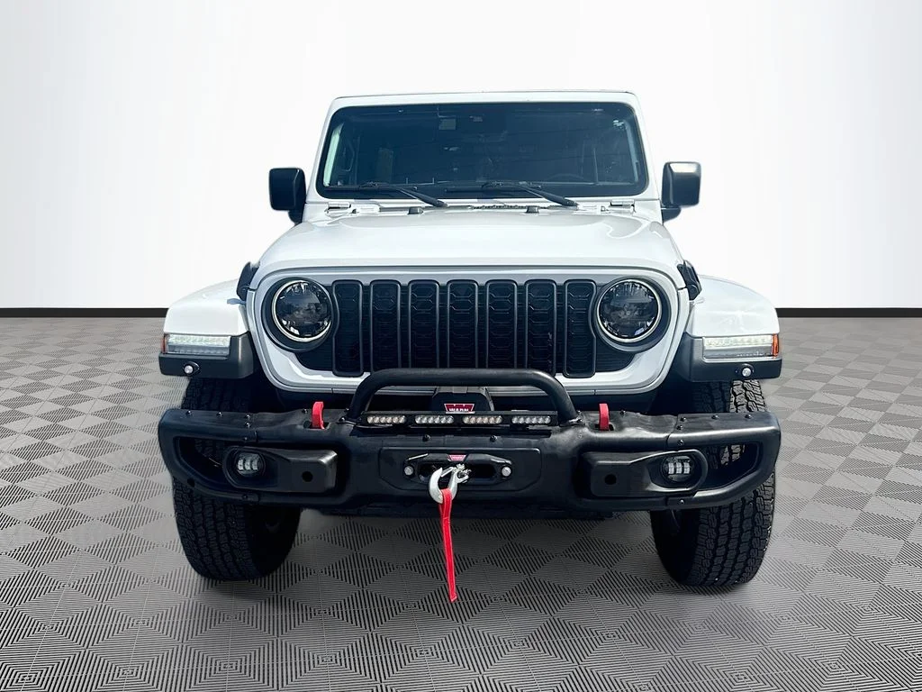 Used 2023 White Jeep Sahara image 2