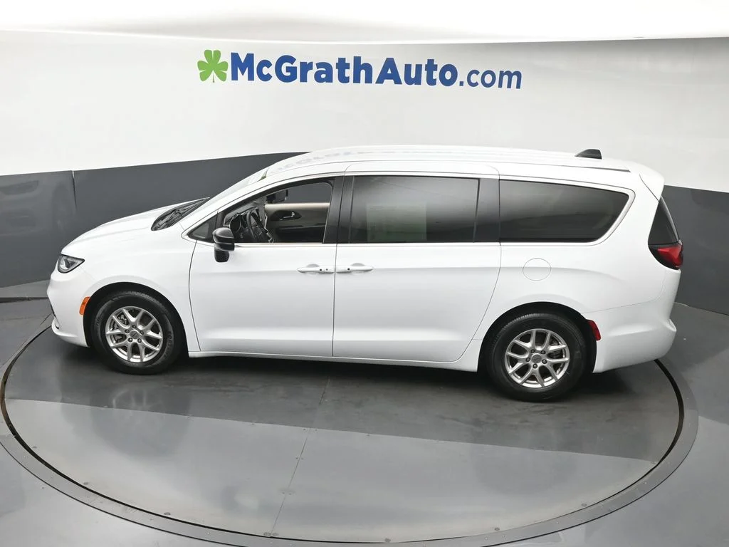 Certified Used 2024 White/off-white Chrysler Touring L image 27