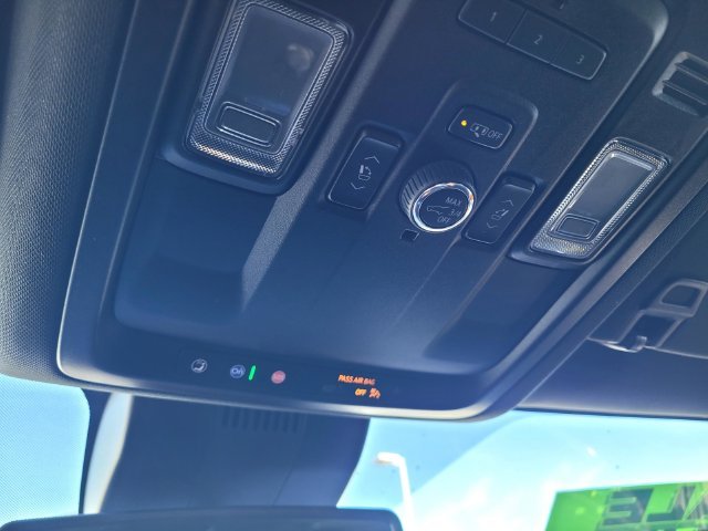 Used 2023  Chevrolet RST image 20