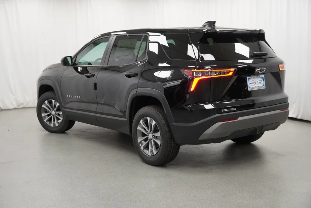 2027 Chevrolet Equinox LT - Photo 5