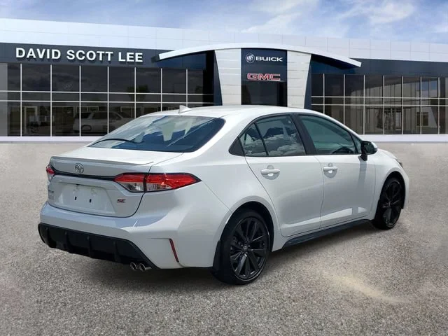 Used 2025 Wind Chill Pearl Toyota SE image 4