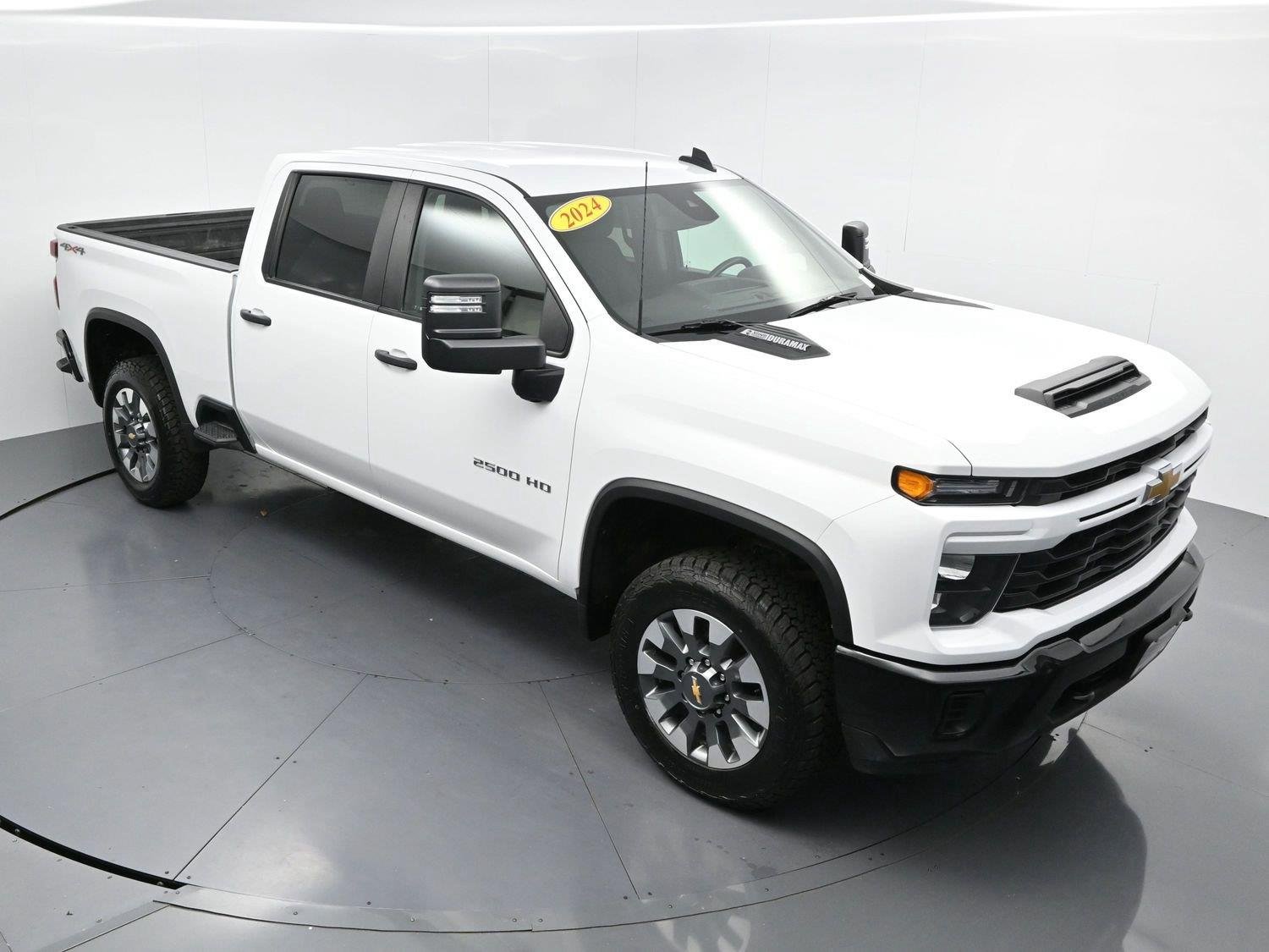 Used 2024 Summit White Chevrolet Custom image 35