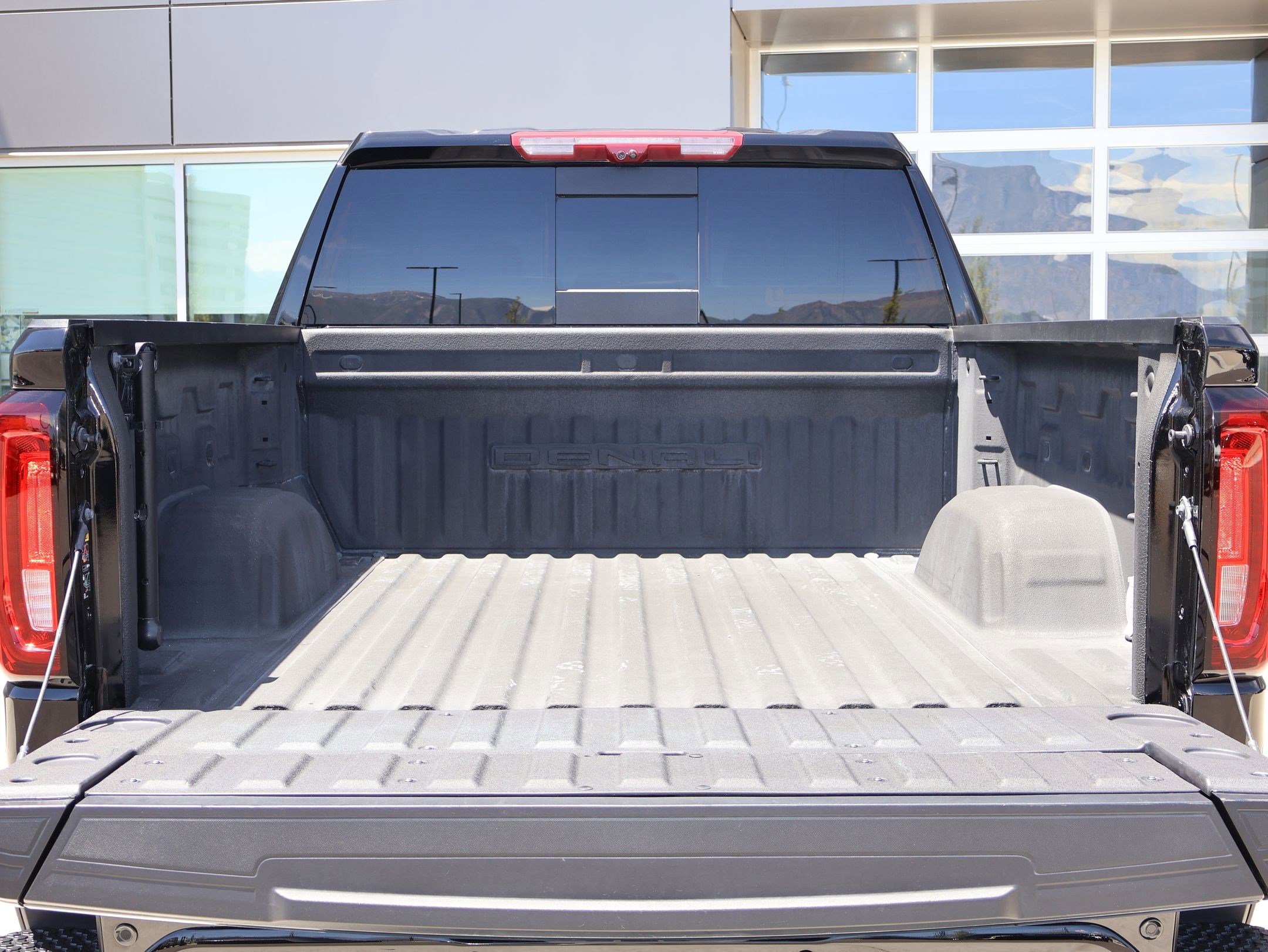 Used 2023 Onyx Black GMC Denali image 26