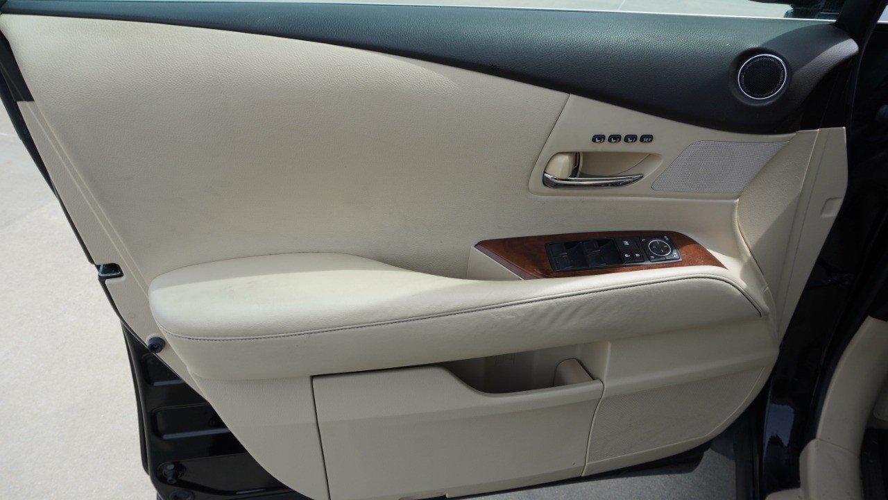 Used 2013 Black Lexus  image 10