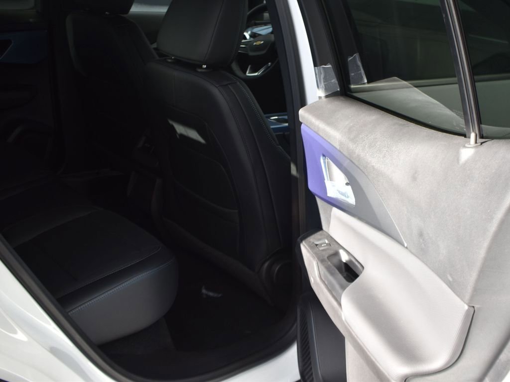 New 2025 Summit White Chevrolet LT image 16