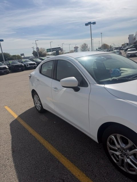 Used 2018 Toyota Yaris iA Base with VIN 3MYDLBYV6JY309341 for sale in Libertyville, IL