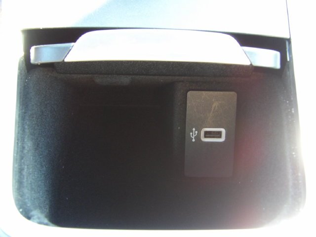 Used 2016 Black Velvet Lincoln Select image 32