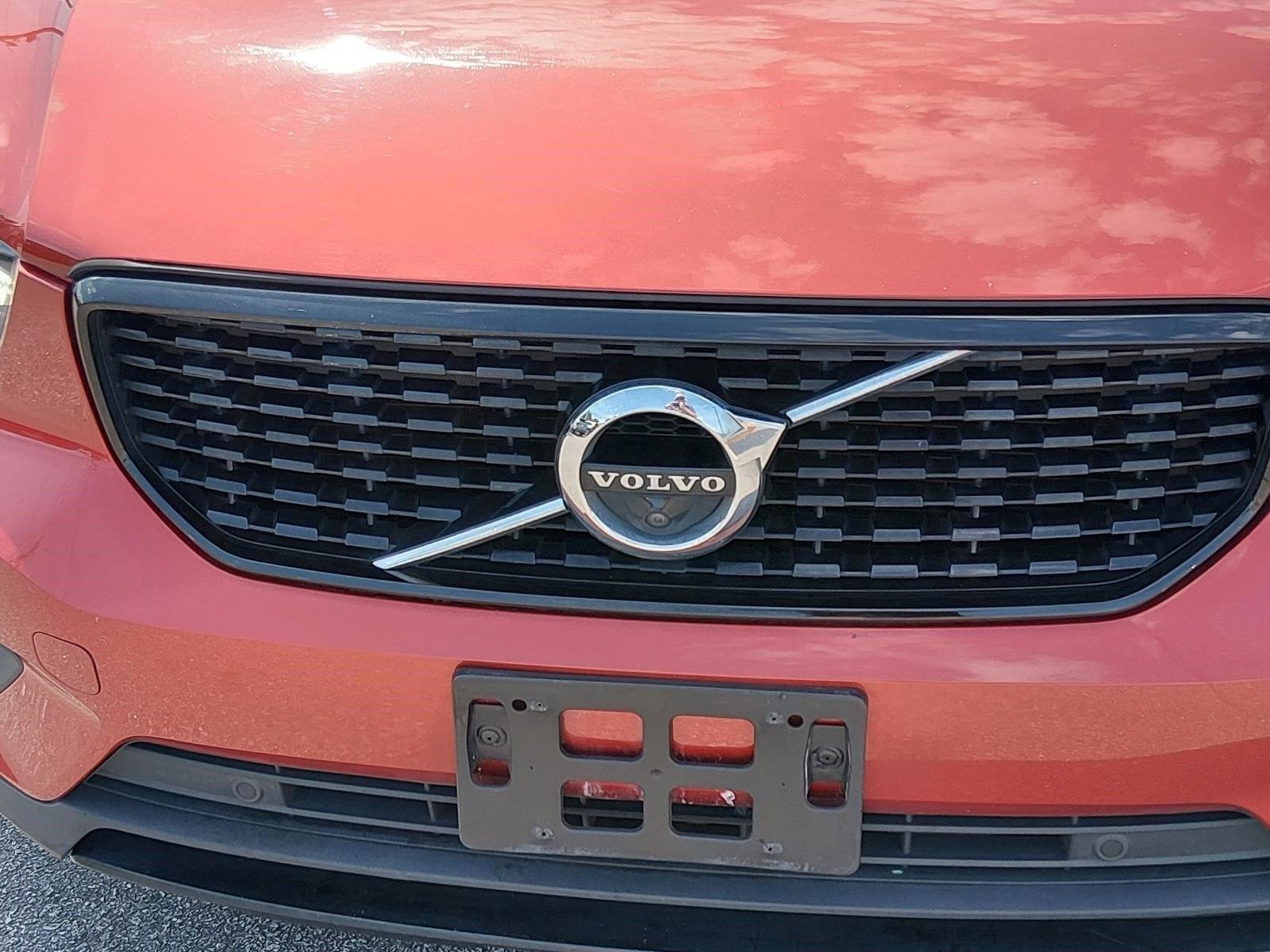 Used 2019 Fusion Red Metallic Volvo R-Design image 9