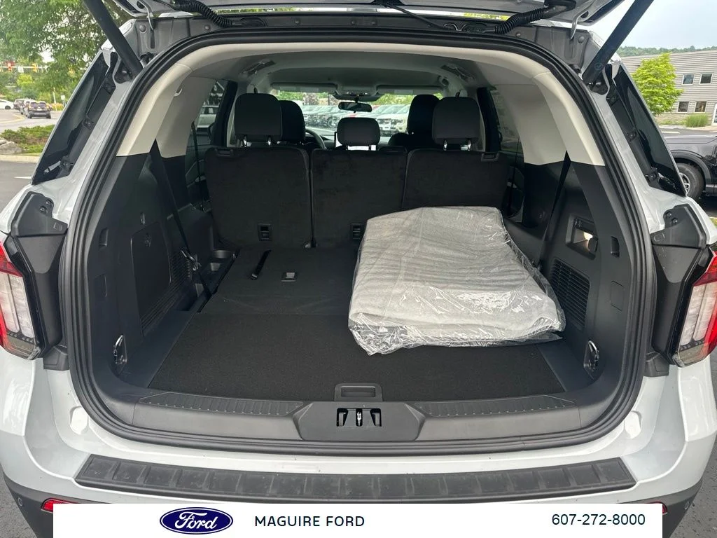 New 2026 Space White Metallic Ford Active image 10