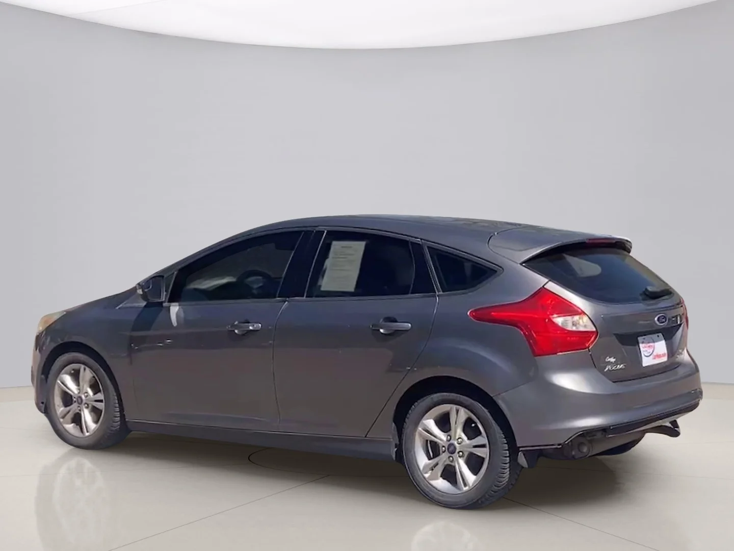 Used 2014 Grey Ford SE image 3