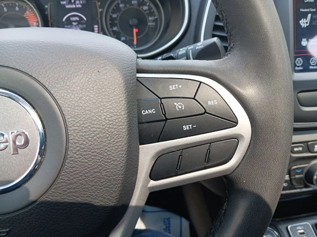 Used 2022 Hydro Blue Pearlcoat Jeep X image 22