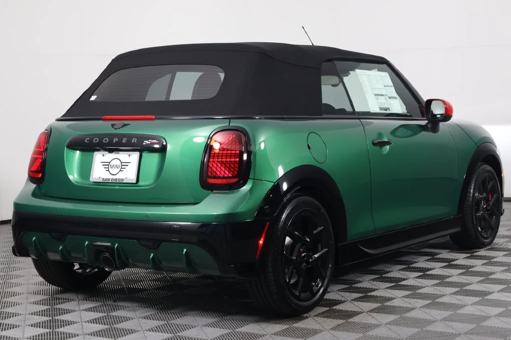 New 2027 British Racing Green Met MINI Iconic image 2
