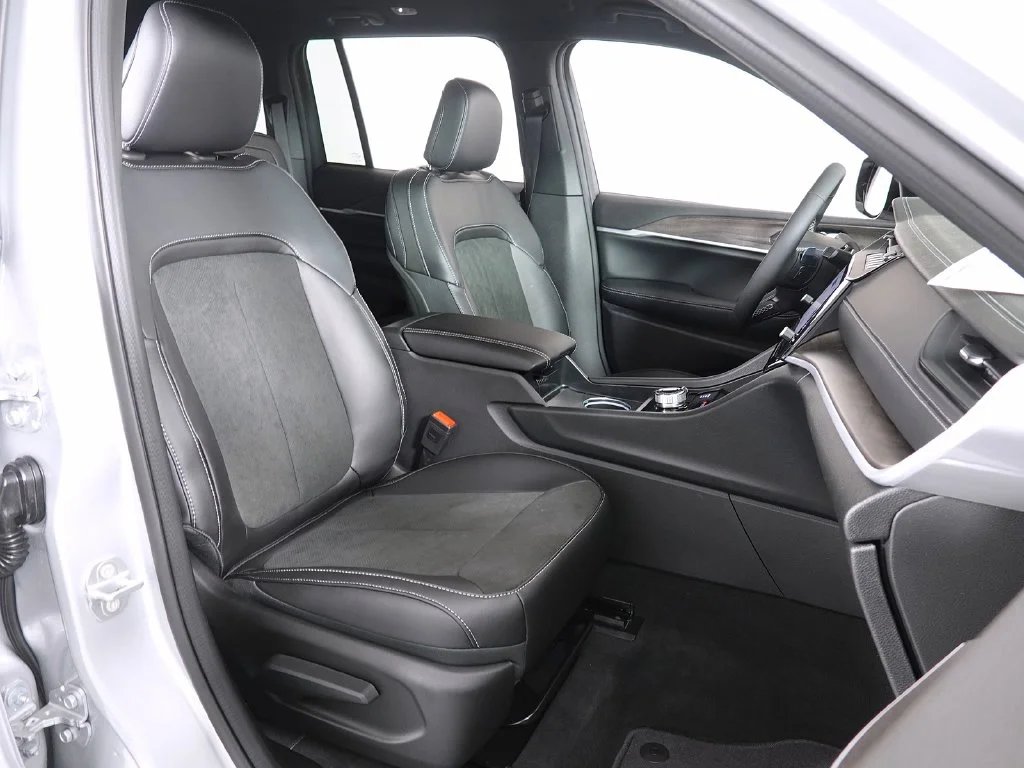 Used 2026 Silver Jeep Altitude image 12