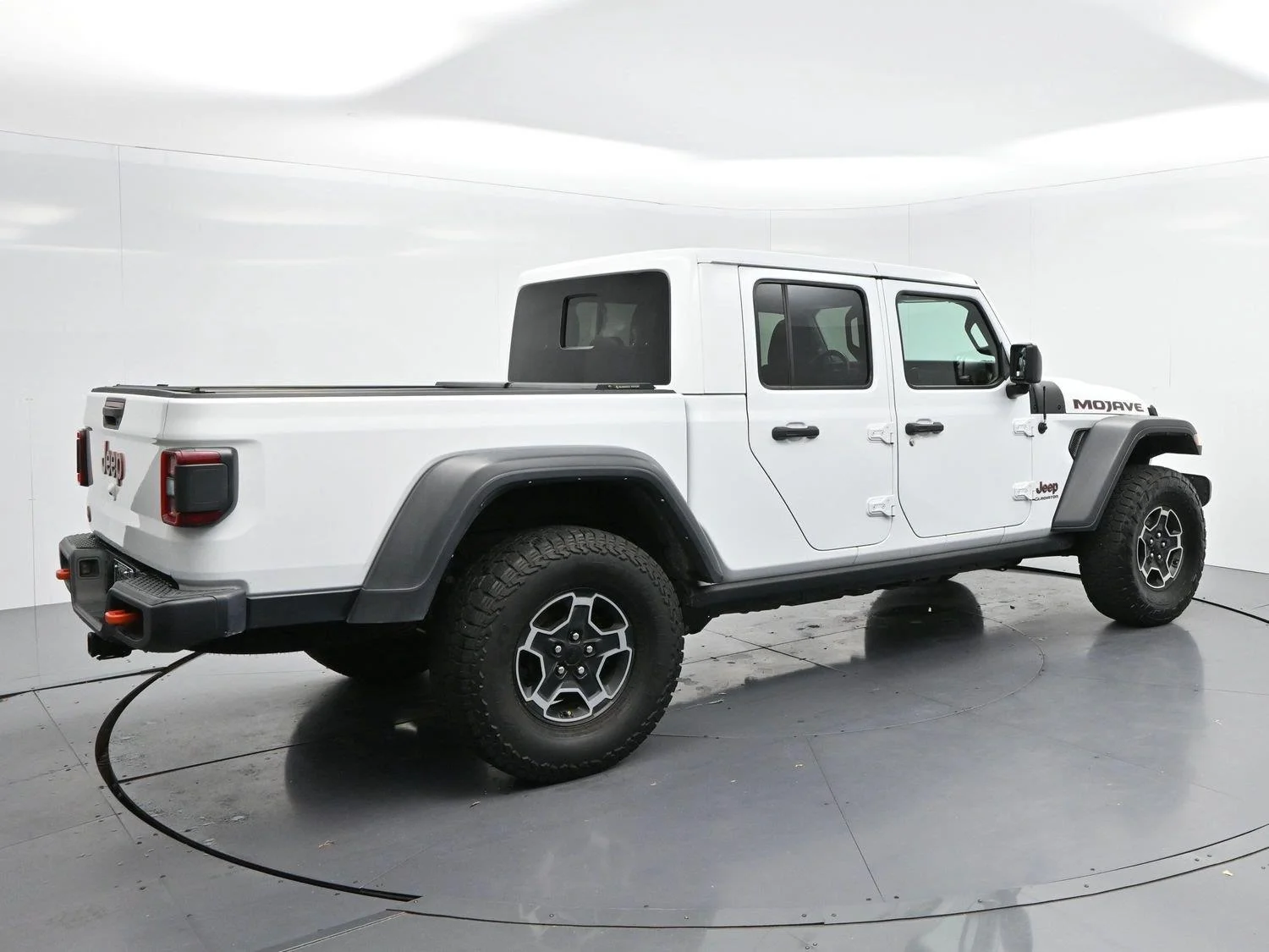 Used 2022 Bright White Clearcoat Jeep Mojave image 7