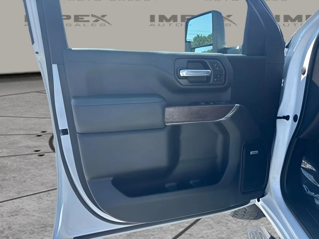 Used 2022 White GMC Denali image 16