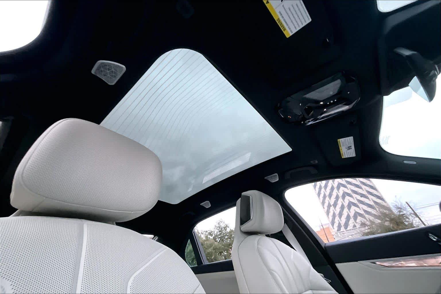 2025 BMW i7 50 - Photo 13