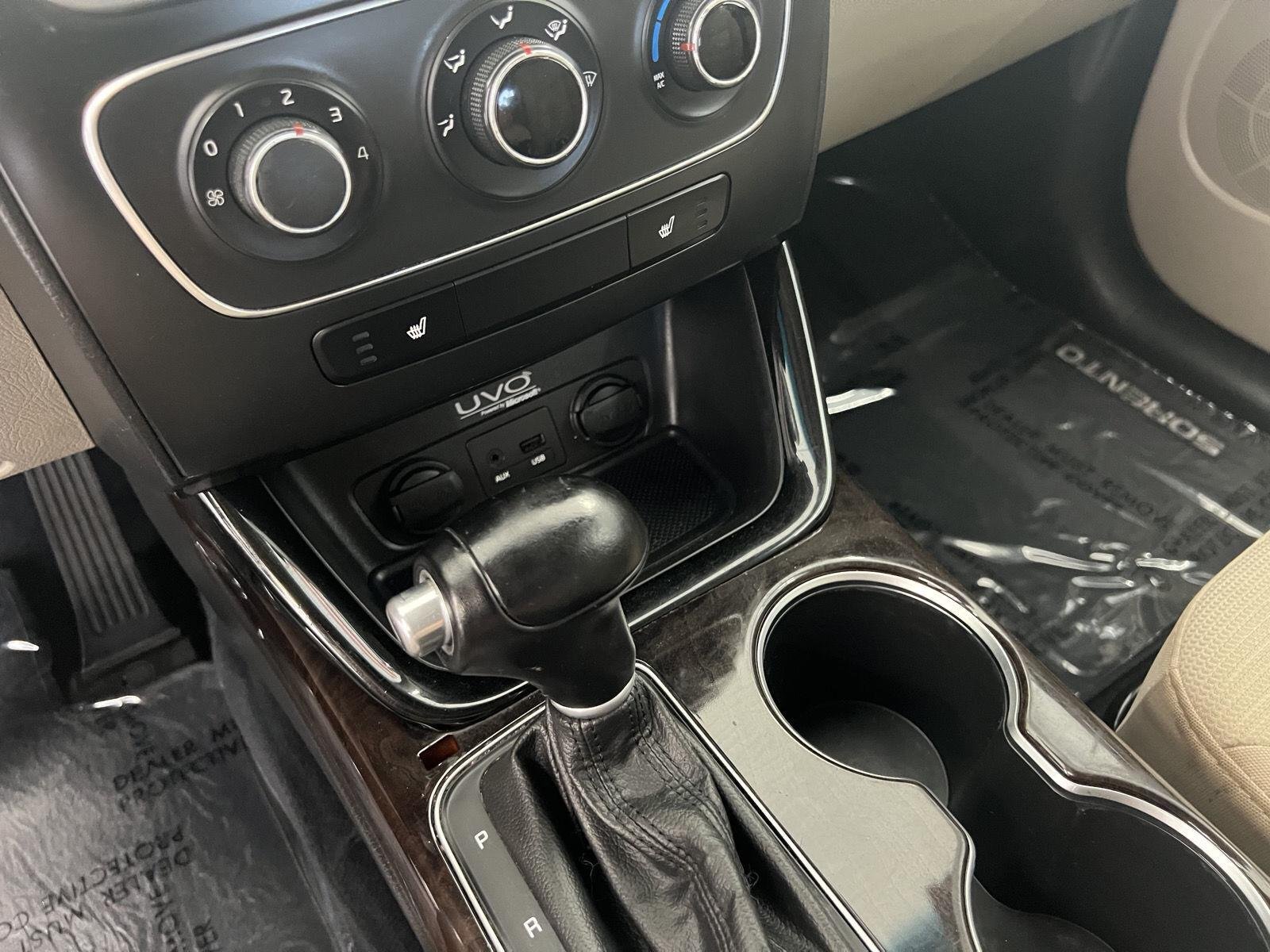 Used 2014 Satin Metal Kia LX image 20