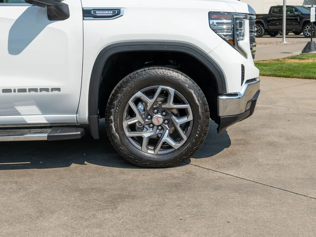 2024 GMC Sierra 1500 SLT - Photo 39